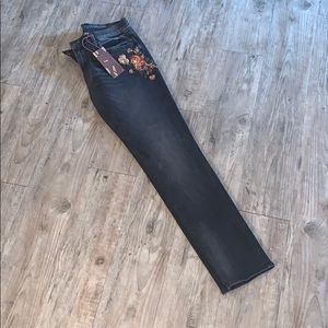 NWT Driftwood Size 29 Skinny Jeans.